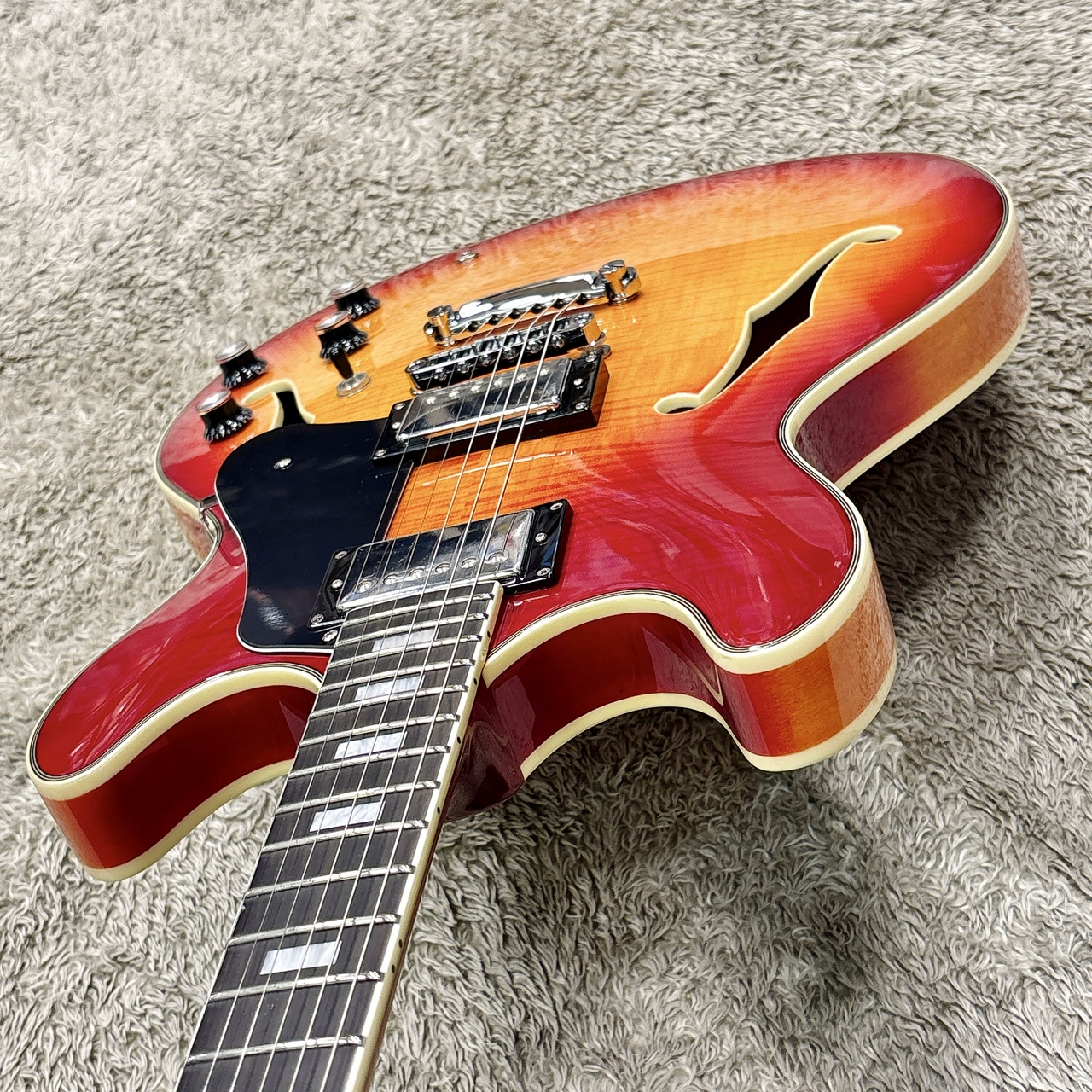 Sire H7 CS(Cherry Sunburst) with Larry Carlton 【セミアコ