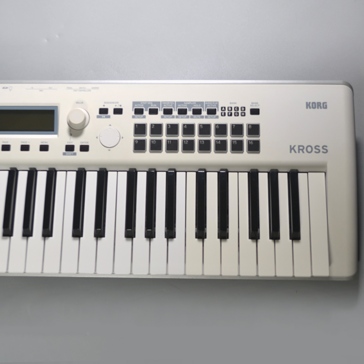 KORG KROSS2-61-SC (限定ホワイト) 【ケース・TRITON音色SDカード付属