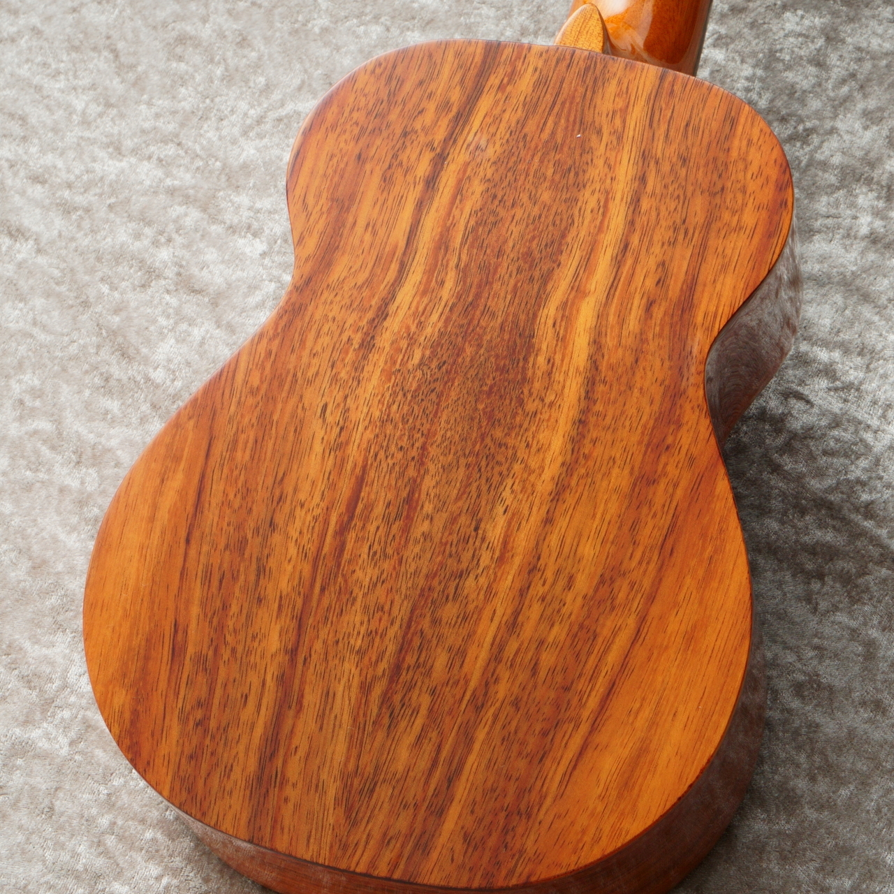 ILIKAI SOP-4KGG 【ソプラノ】【ハワイアンコア総単板】（新品）【楽器