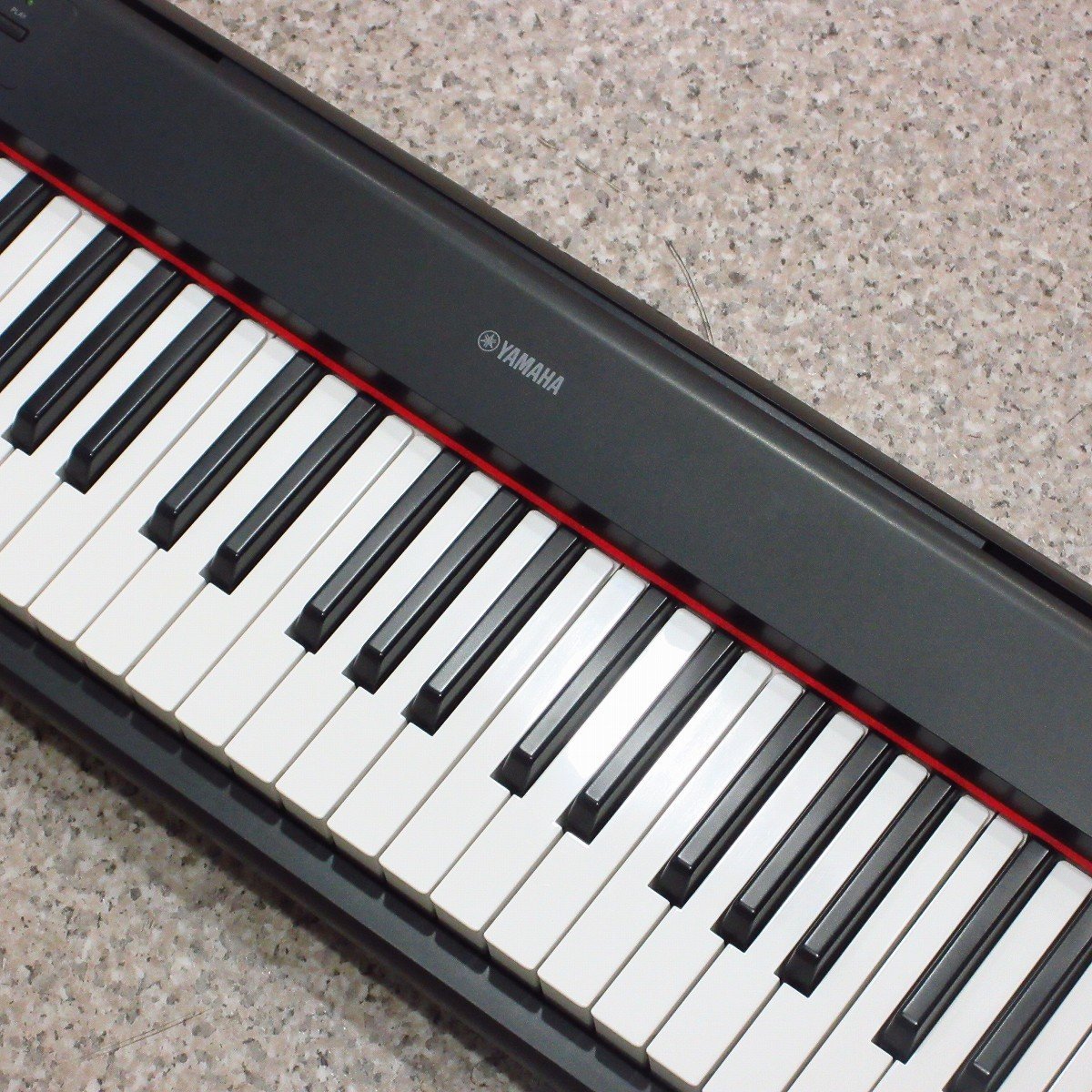 Amazon | YAMAHA NP-12B(ブラック) ポータブルキーボード