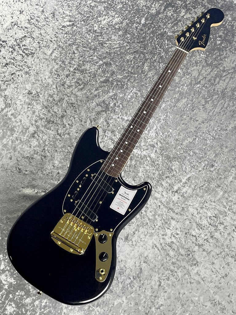 フェンダー　ジャパン　オールブラック　ブラック ベース Fender Japan 魅力的なオールブラック仕様の“NOIR”シリーズが不動の人気モデル