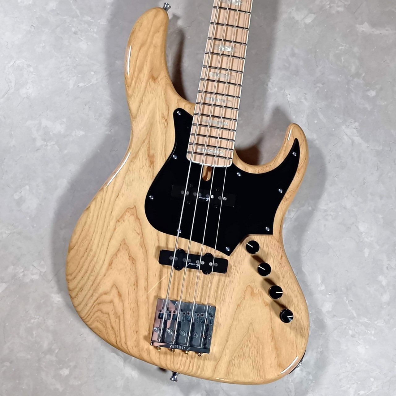 ハンドメイド様 全世界100個限定！ゼマイティス・ギターの彫金デザインを投入