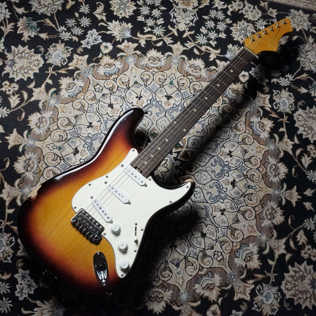 infinite Trad Fullsize ST / Vintage Flame Maple Neck
