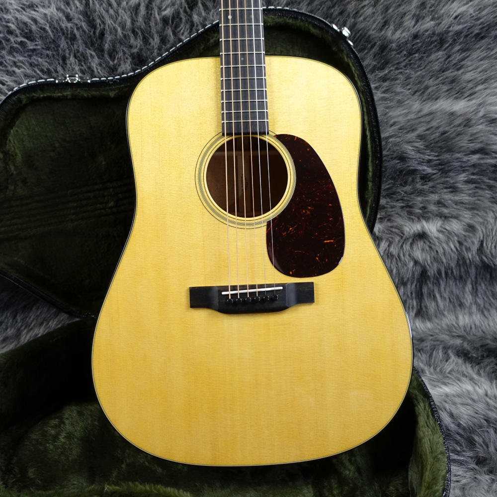 Martin D-18 Standard