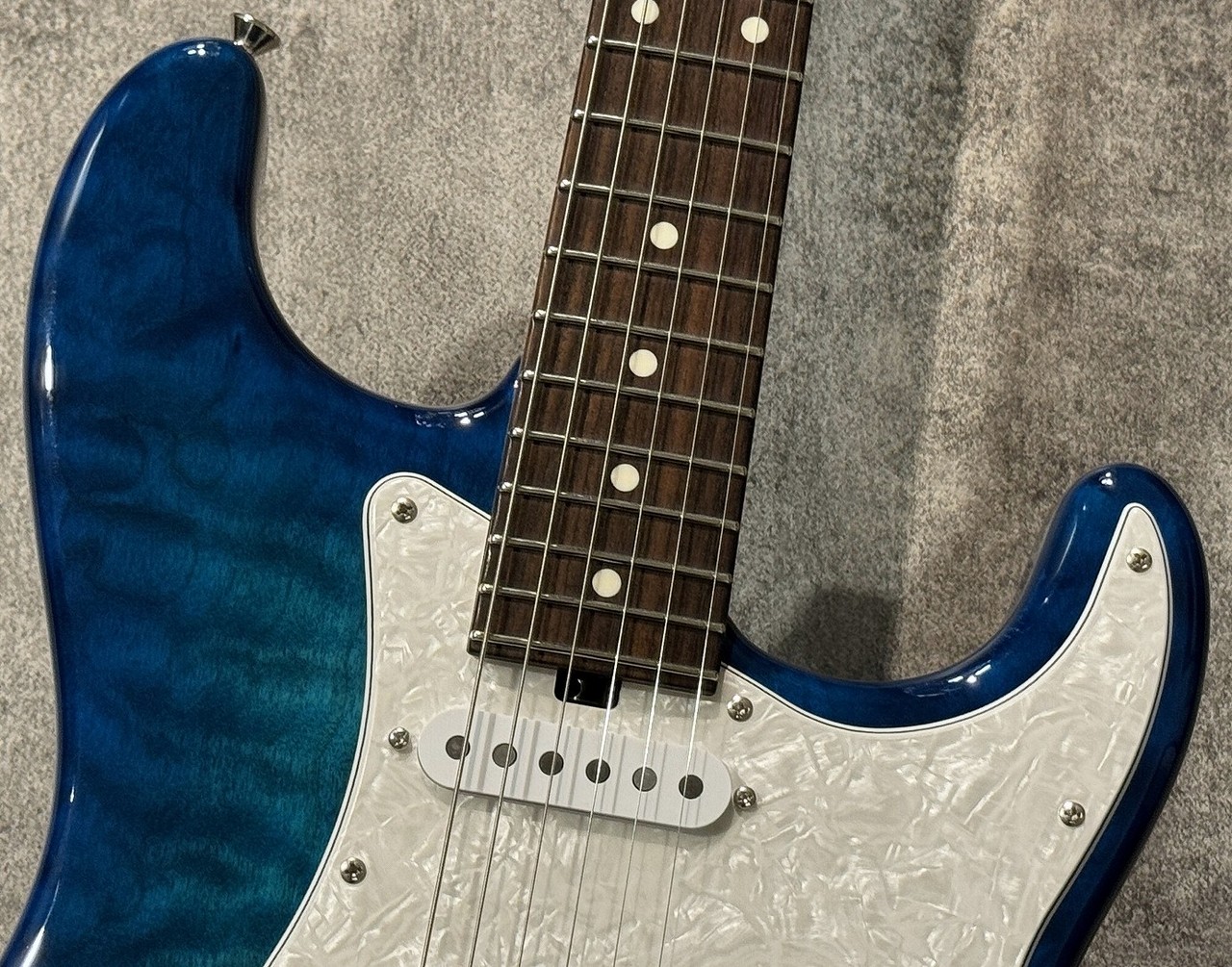 Red House General S/SSS Trans Blue Burst【担当選定5Aキルト