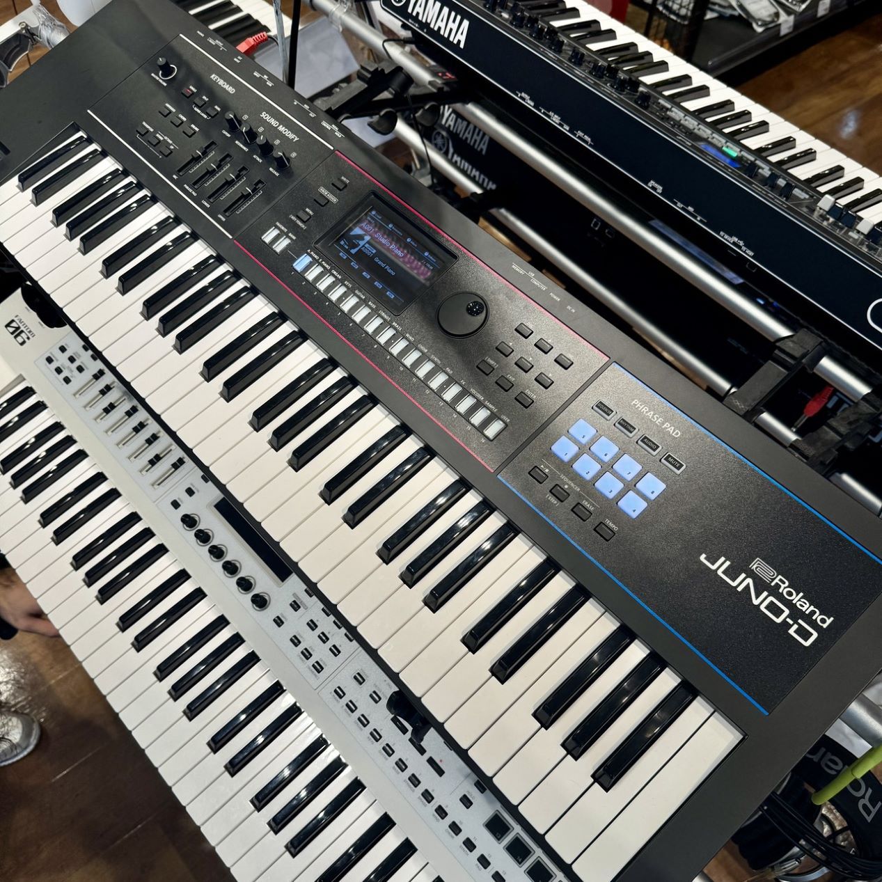 超美品　動作確認済　Roland JUNO-D 61鍵盤シンセサイザー Roland JUNO-D6 61鍵盤 シンセサイザー 【店頭展示品特価】（新品特価