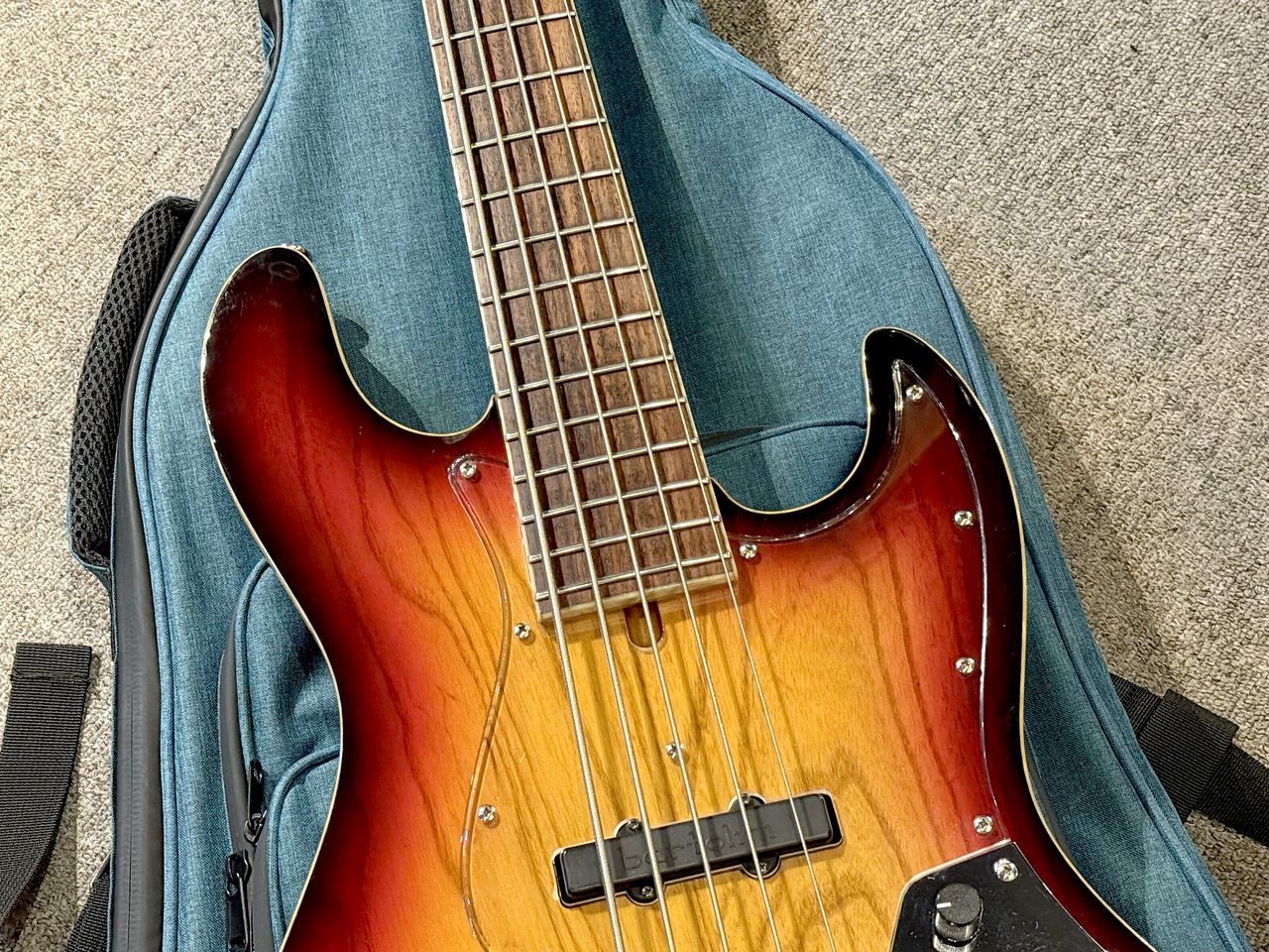 【希少品】Bacchus Handmade Series Venus 5 Bacchus Handmade Series Venus 5 Fretless 税込販売価格 ￥89,800