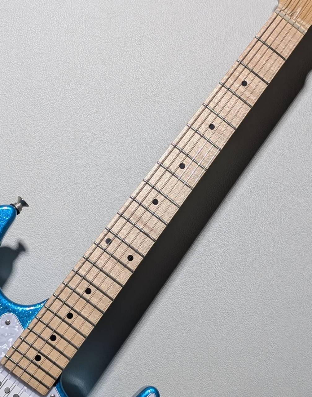 Addictone Classic Modern Stratocaster Type -Blue Sparkle-【3.67