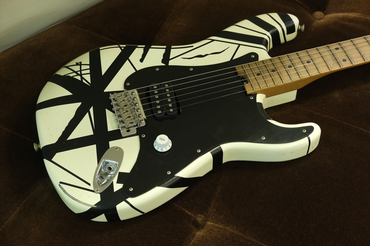 EVH Striped Series '78 Eruption / White with Black Stripes Relic