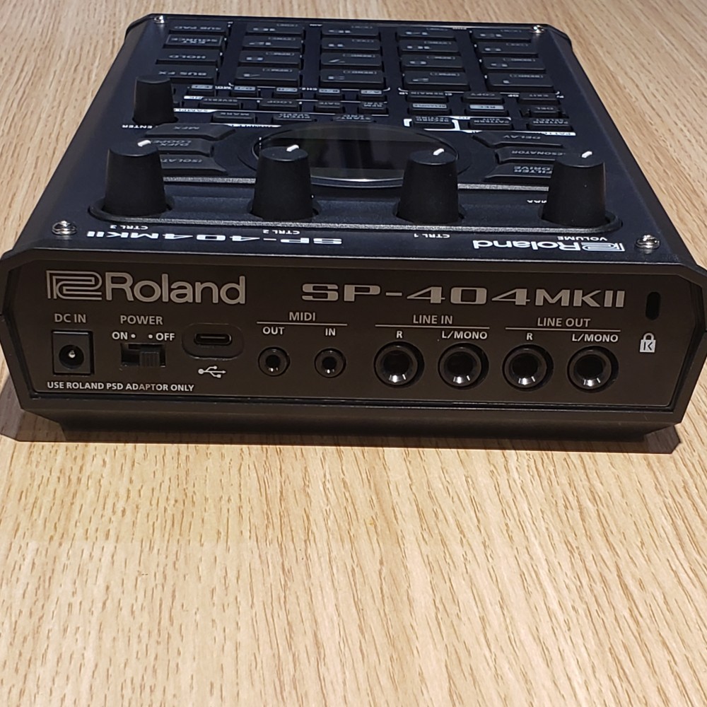 Roland Roland SP-404MKII【ケース&別カラーノブ付属】（中古/送料無料