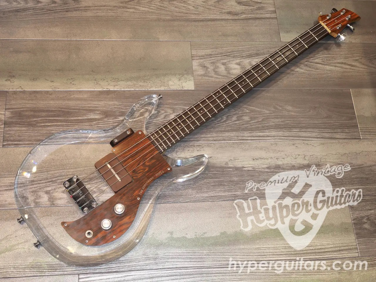 Dan Armstrong ・Ampeg '69 Lucite Bass（ビンテージ）【楽器