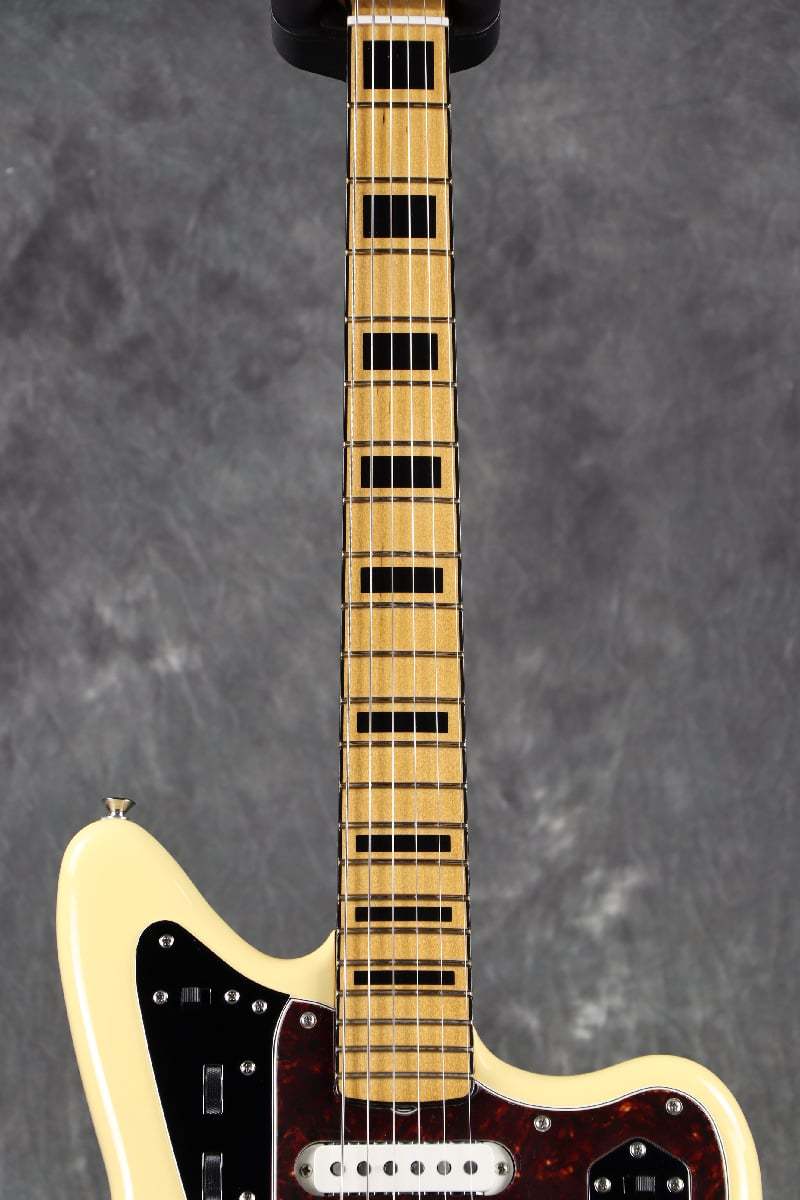 Fender Vintera II 70s Jaguar Maple Fingerboard Vintage White