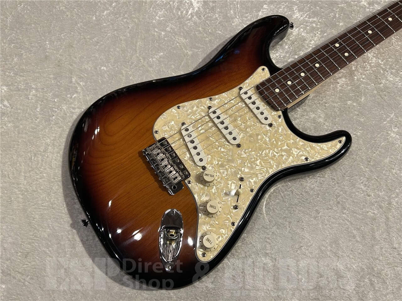 フェンダーUSAボニーレイット　ストラトキャスター サンバースト ハードケース付 Fender BONNIE RAITT STRATOCASTER 【即納可能/お客様委託品