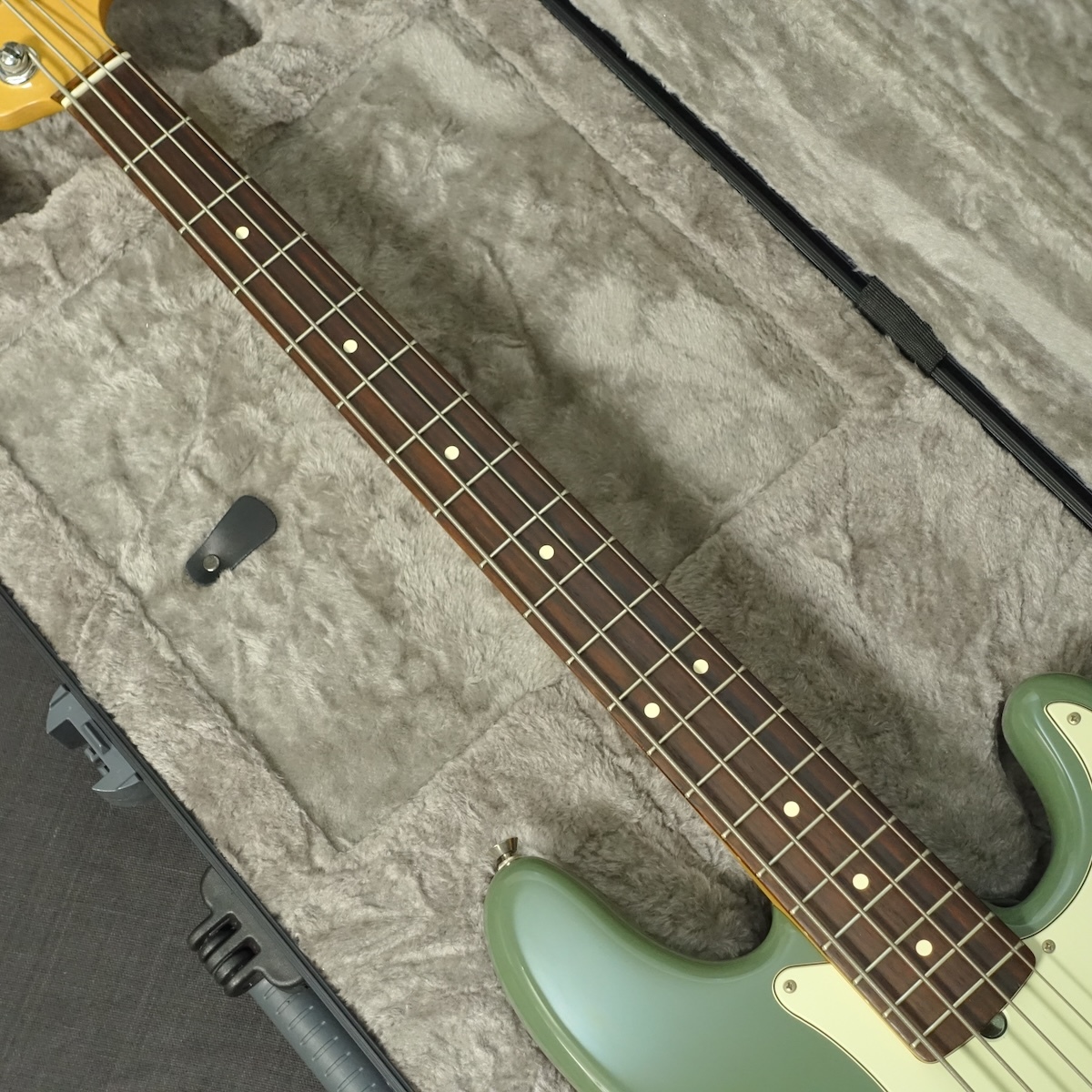 Fender American Professional Precision Bass Antique Olive【2016年