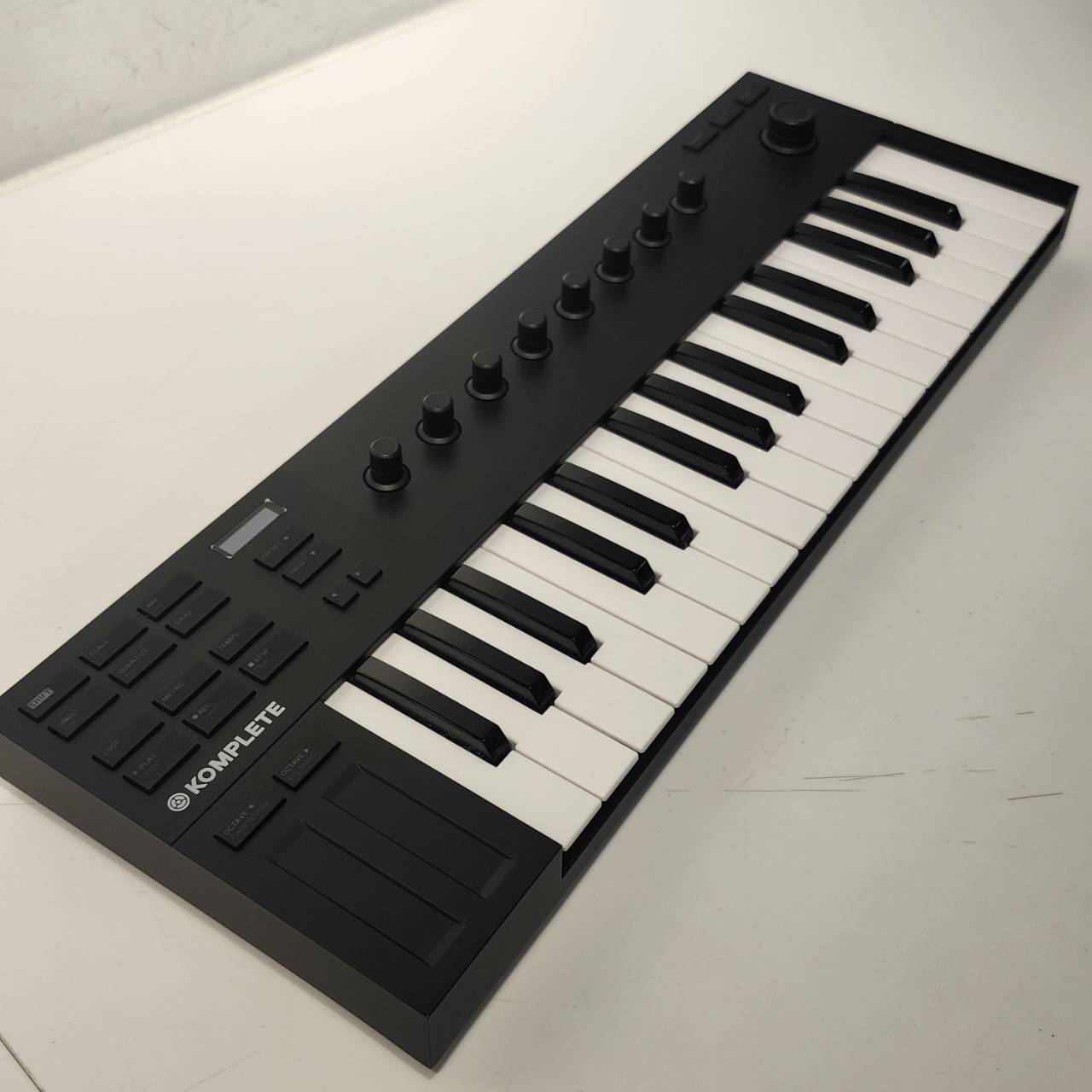 NATIVE INSTRUMENTS KOMPLETE KONTROL M32（中古/送料無料）【楽器検索 