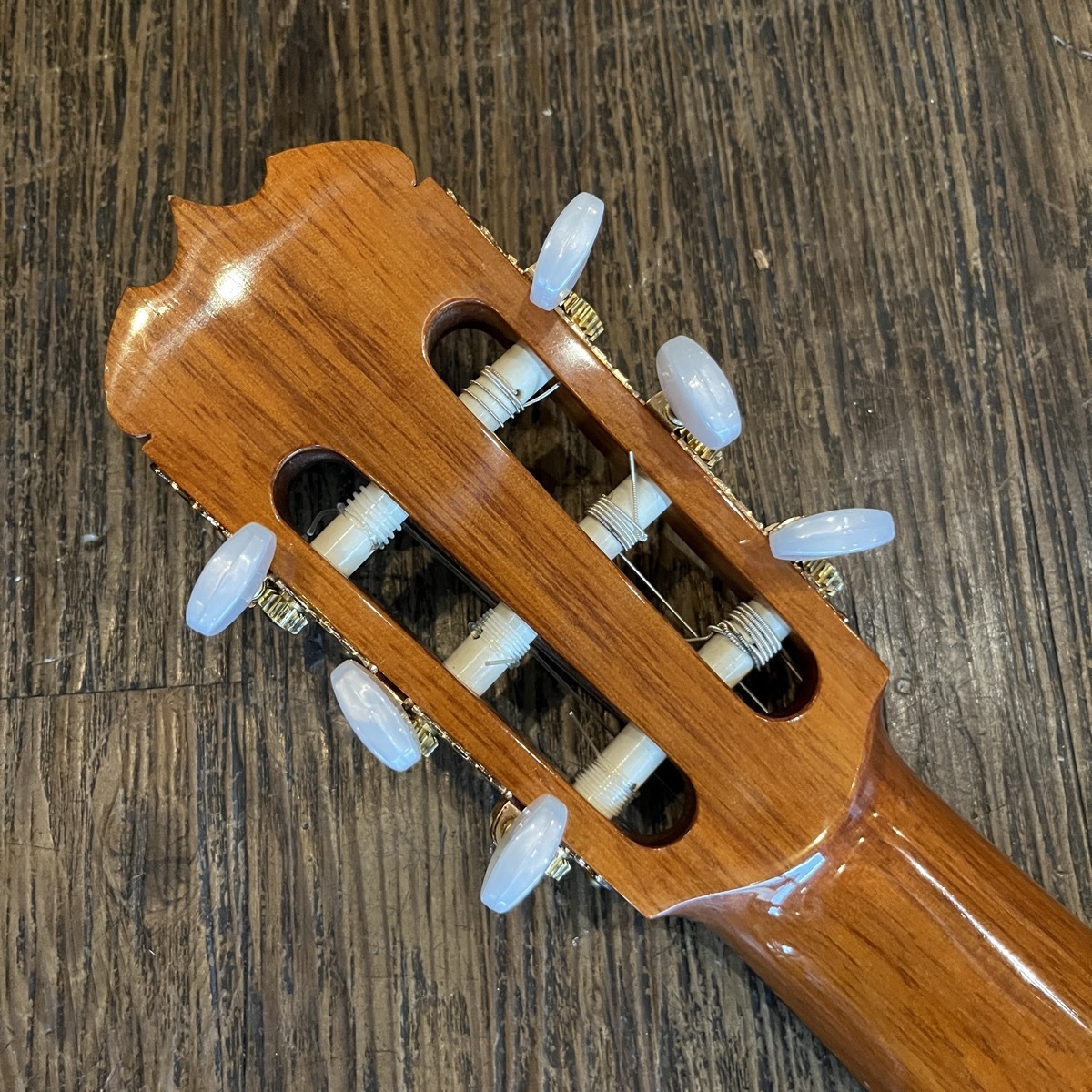値下　 クラシックギターで有名なMATSUOKA RYOJIのガットギターM30 RYOJI MATSUOKA M-30 Classical Guitar（中古/送料無料）【楽器