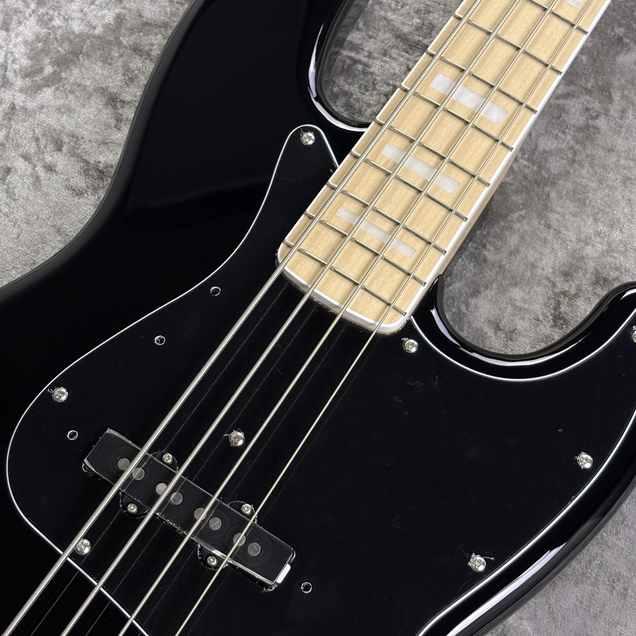 Fender FSR-C MIJ TraditionalⅡ70s Jazz Bass - Black -【4.75kg