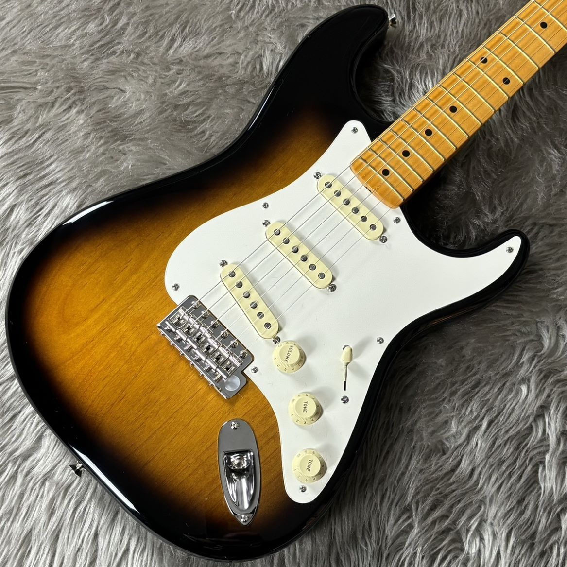 Fender American Vintage II 1957 Stratocaster 2-Color Sunburst
