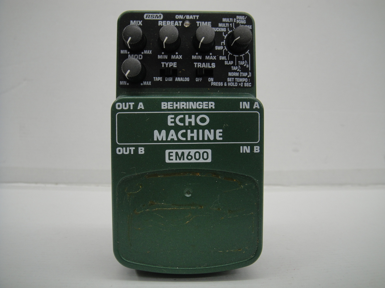 BEHRINGER ECHO MACHINE EM600（中古/送料無料）【楽器検索