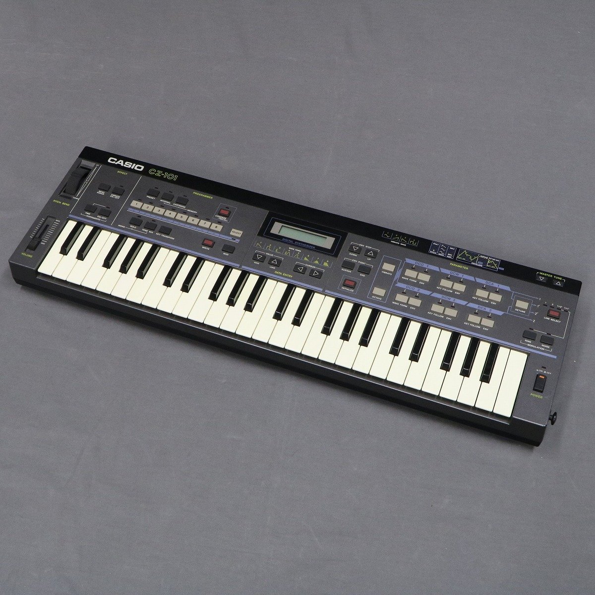 Casio CZ-101シンセサイザー Casio CZ-101: The Classic Synth That Went Head to Head With