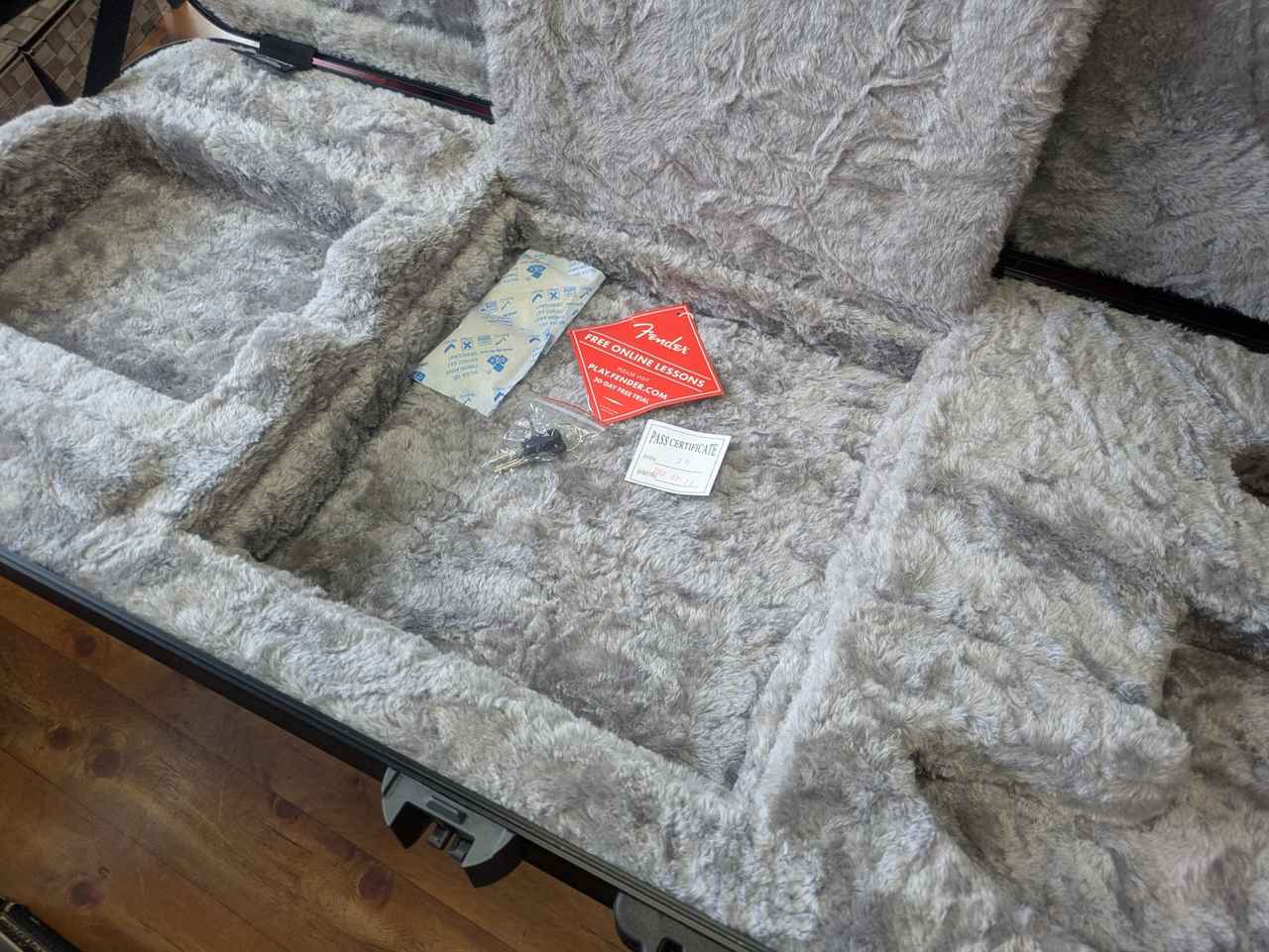 Fender DELUXE MOLDED CASE ELECTRIC BASS（中古）【楽器検索デジマート】