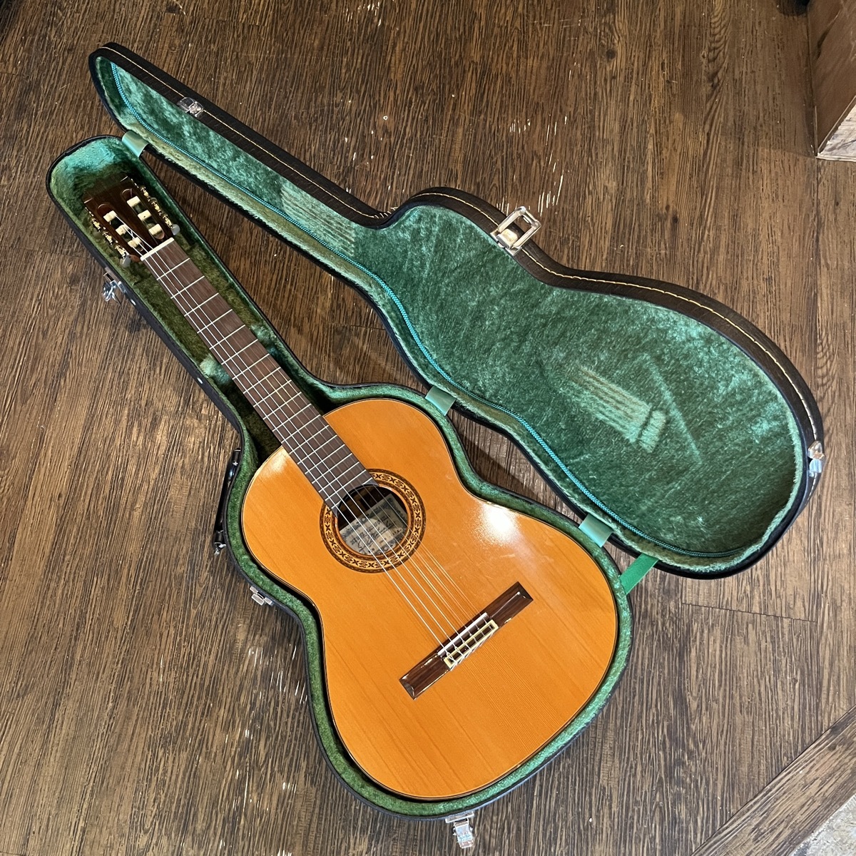 値下　 クラシックギターで有名なMATSUOKA RYOJIのガットギターM30 RYOJI MATSUOKA M-30 Classical Guitar（中古/送料無料）【楽器