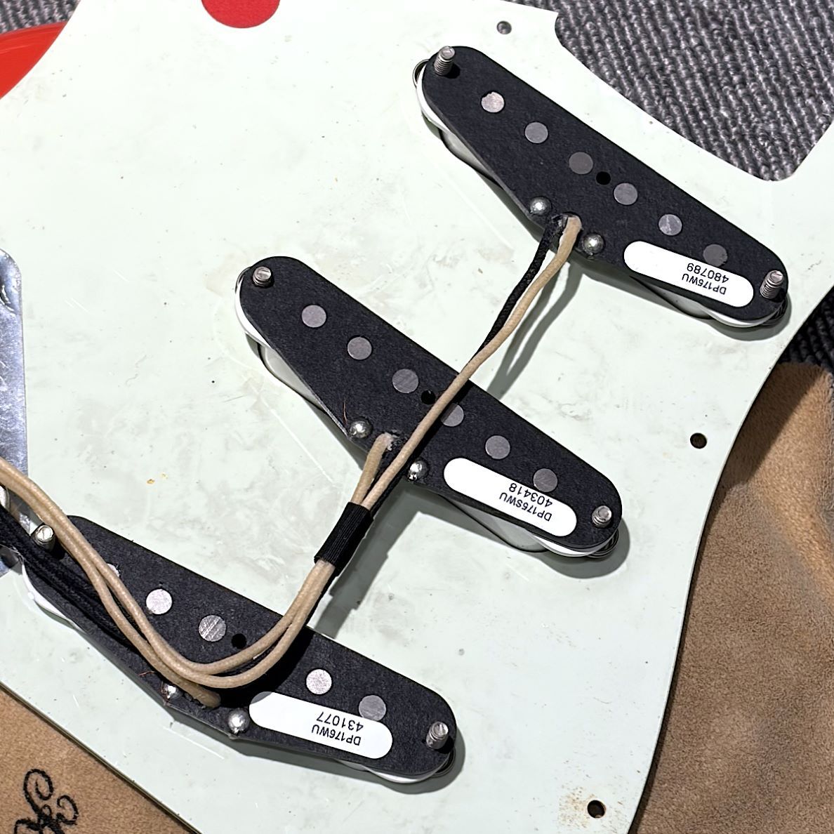 オーダー品　Fender ジャパン　ディマジオ　ダンカン　スキャロップ Fender Japan ST62-TX 改 【ディマジオピックアップ搭載】（中古/送料