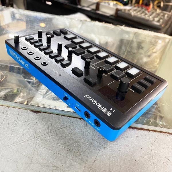 Roland AIRA Compact J-6 未使用 Roland Aira J-6 Compact Chord Synthesizer - Black for sale