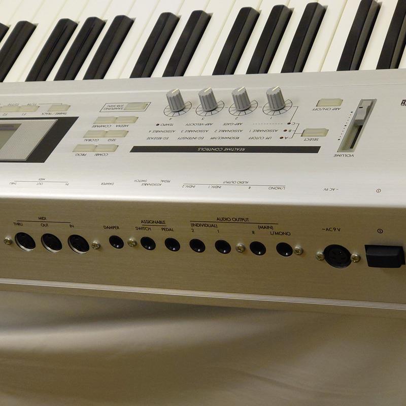 KORG USED 中古 TRITON Le 61 専用ソフトケース付属 【※配送事項確認