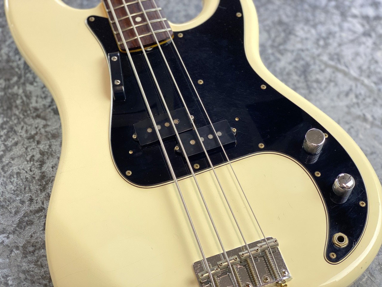 Fender Japan エレキベース 4弦 アイボリー 中古品 Fender Japan エレキベース 4弦 アイボリー 中古品 Fender Japan