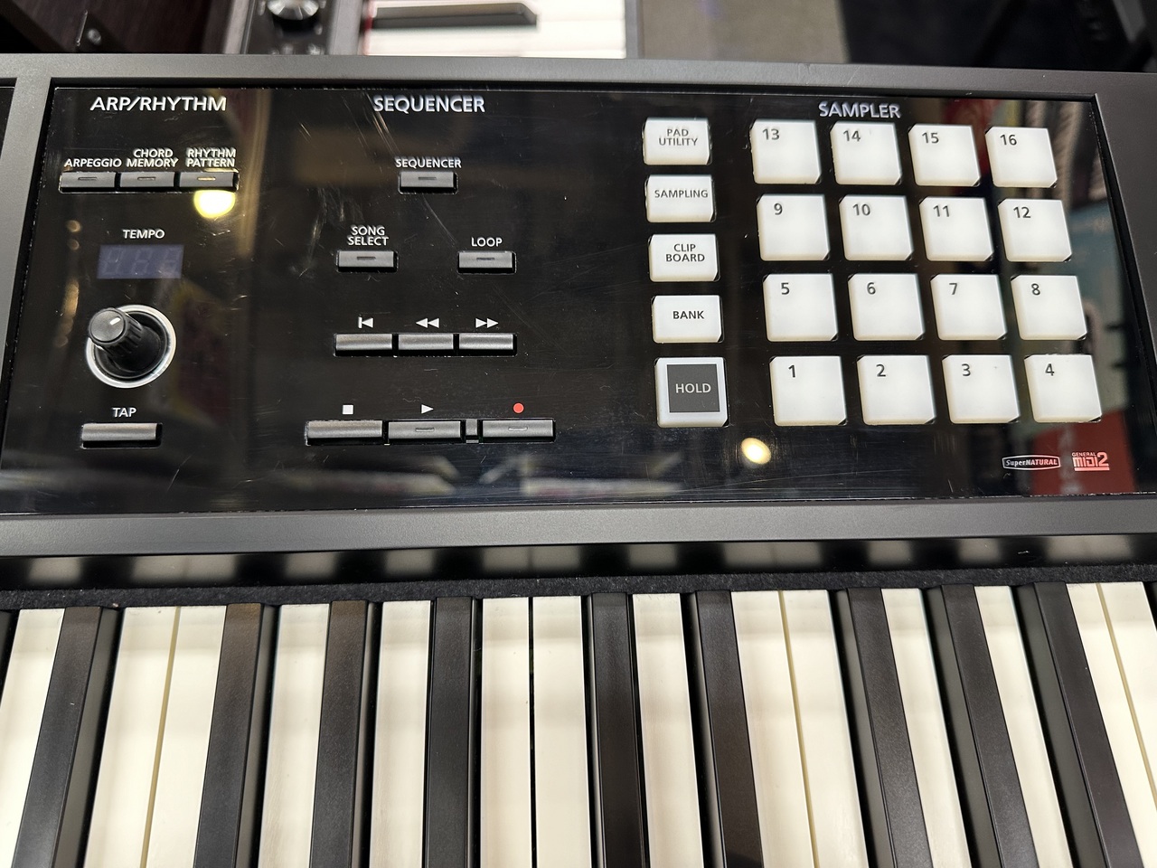 Roland FA-08【中古】（中古）【楽器検索デジマート】