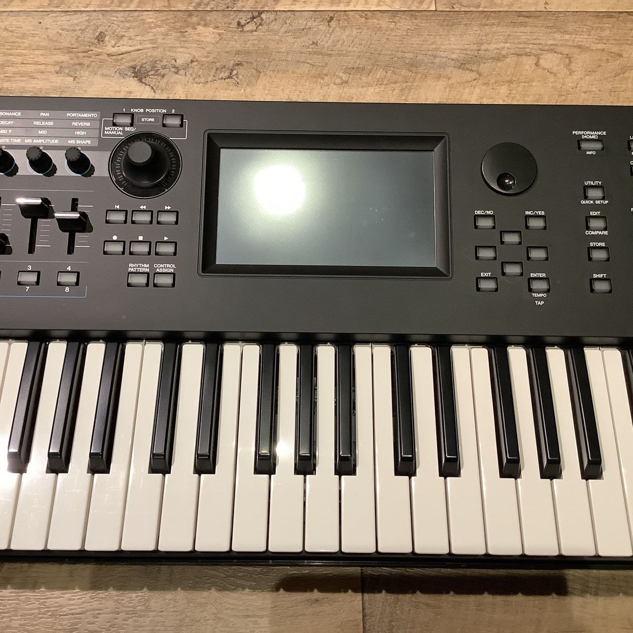 YAMAHA MODX6 (純正ソフトケース付属) 61鍵盤（中古/送料無料）【楽器