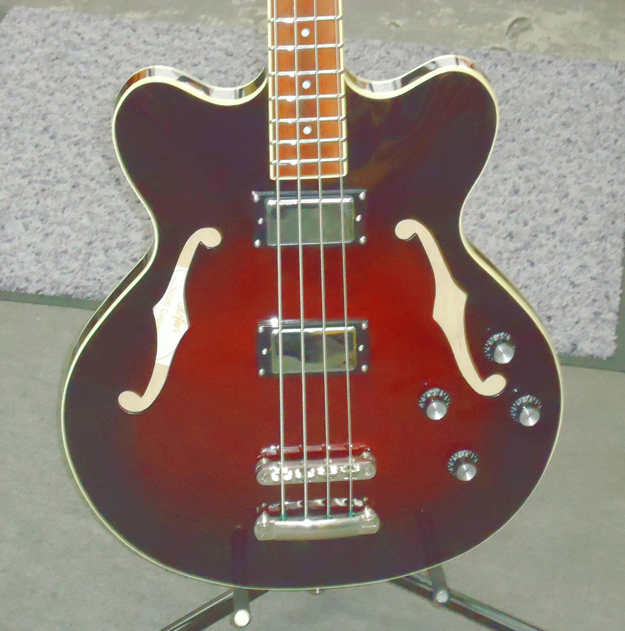 Hofner Verythin Bass CT-Long Scale HCT-500/8-DC セミアコベース