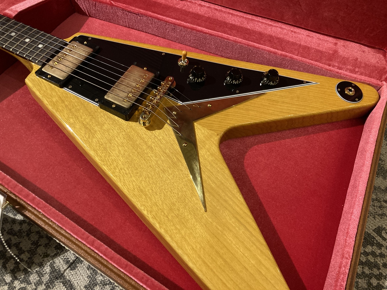 Gibson Custom Shop 1958 Korina Flying V Reissue Black Pickguard