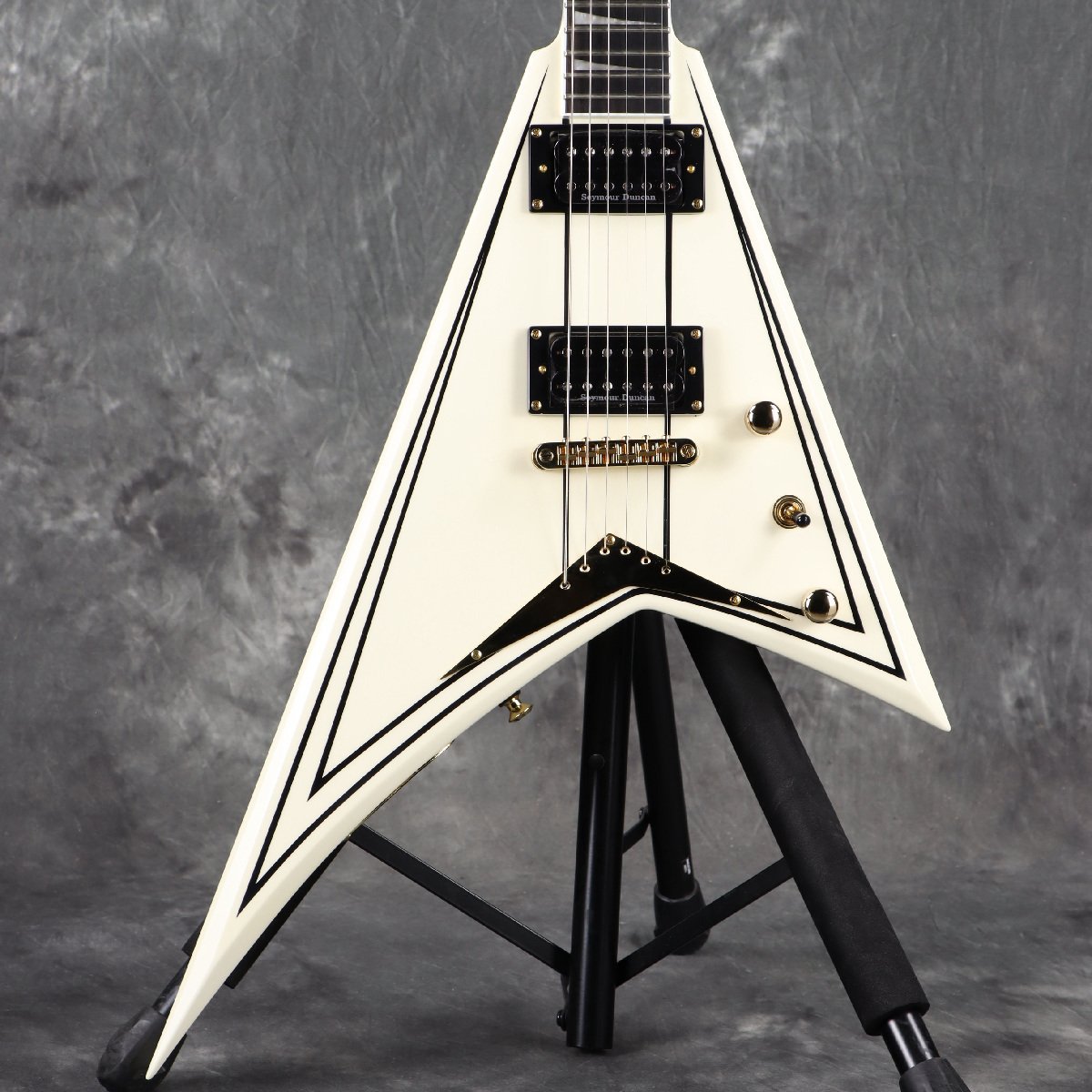 Jackson Pro Series Rhoads RRT-3 Ebony Fingerboard Ivory with Black