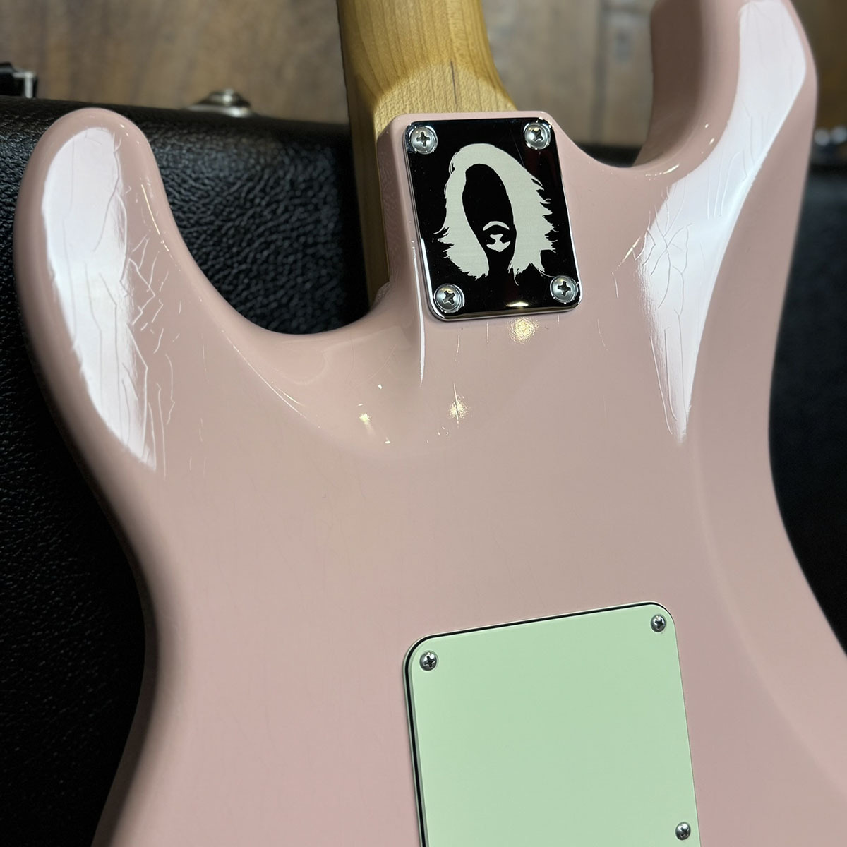 Suhr Mateus Asato Signature Classic S Antique Shell Pink（中古