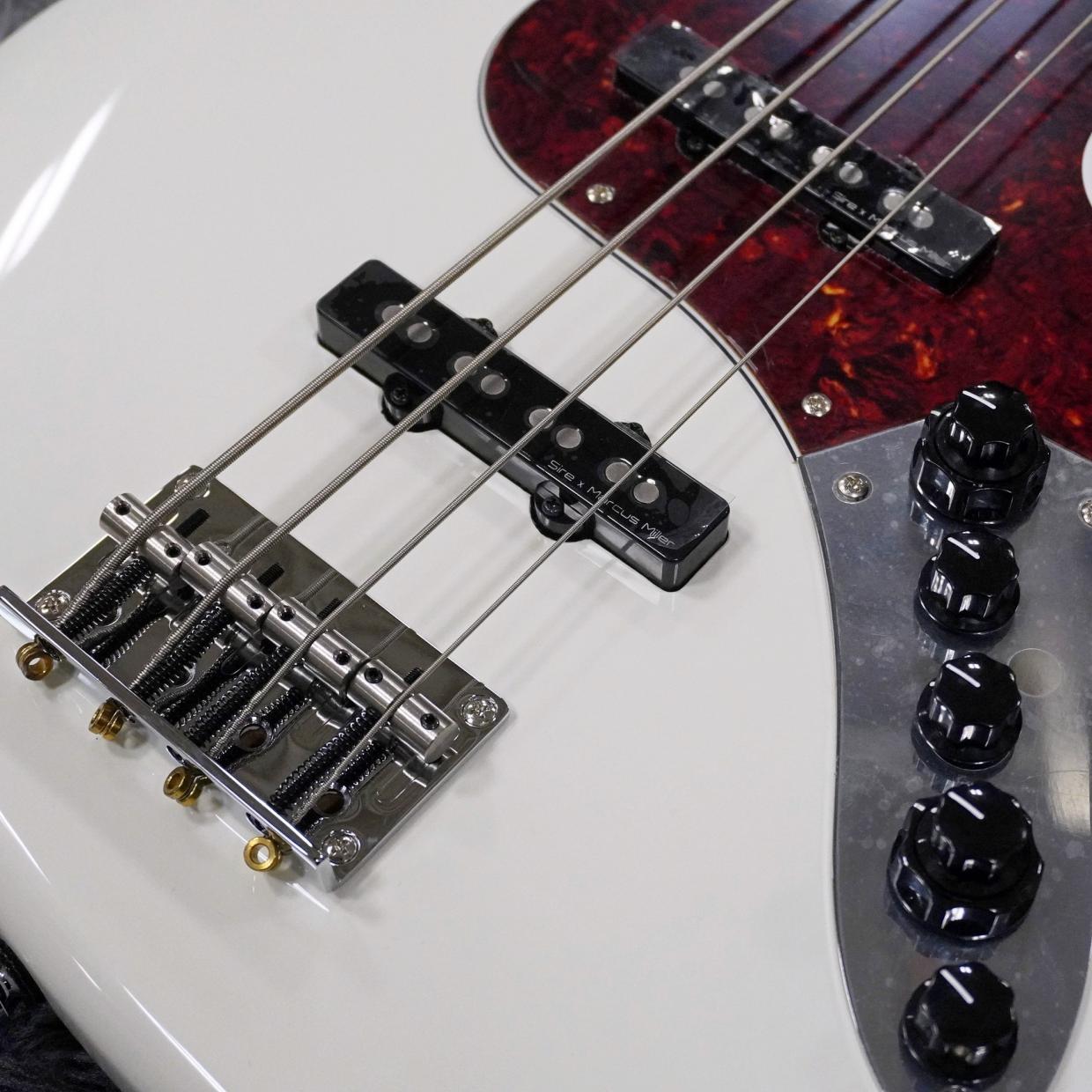 Sire Marcus Miller V7 New Gen 4-String Antique White（新品/送料