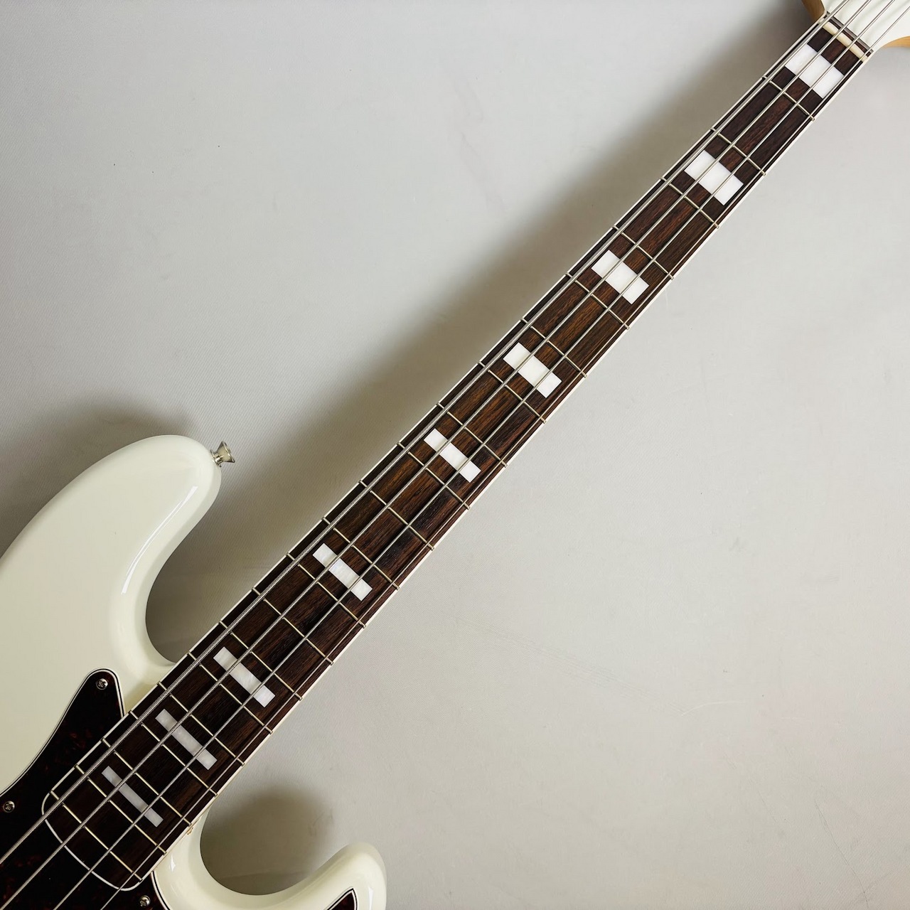 Fender FSR Made in Japan Traditional Late 60s Jazz Bass Olympic