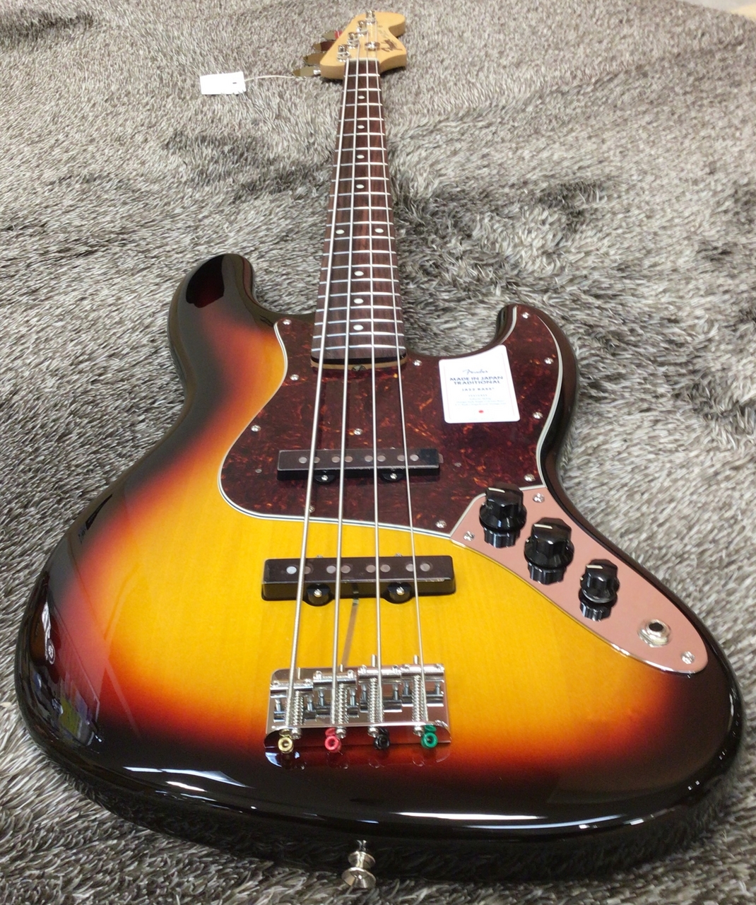 Fender Made in Japan Traditional 60s Jazz Bass, 3-Color Sunburst