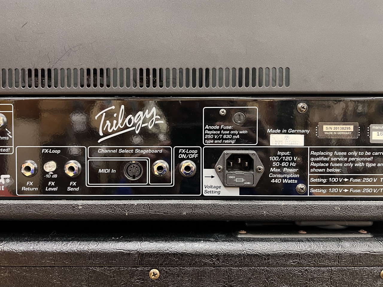 【中古】（非常に良い）Hughes and Kettner Trilogy トリロジー ギターアンプ 黒ノブ 中古 Hughes & Kettner Trilogy Head 税込販売価格 ￥108,000- 中古品
