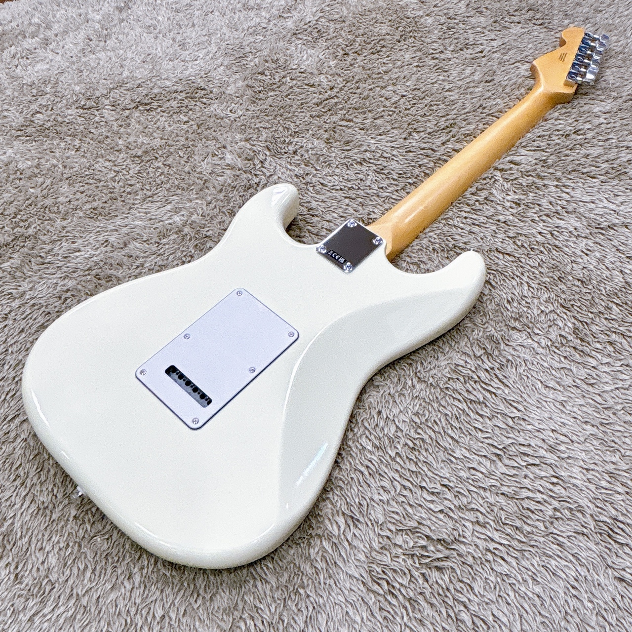 ミディアムスケール　Fender ストラトキャスター ホワイト ミディアムスケール Fender ストラトキャスター ホワイト Amazon