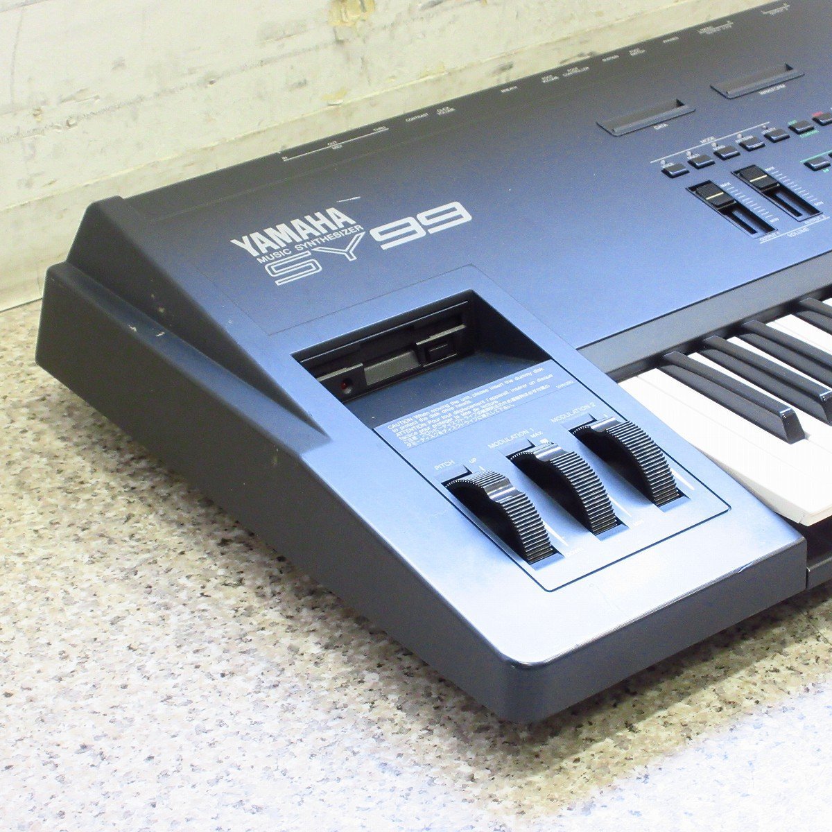 YAMAHA SY99 