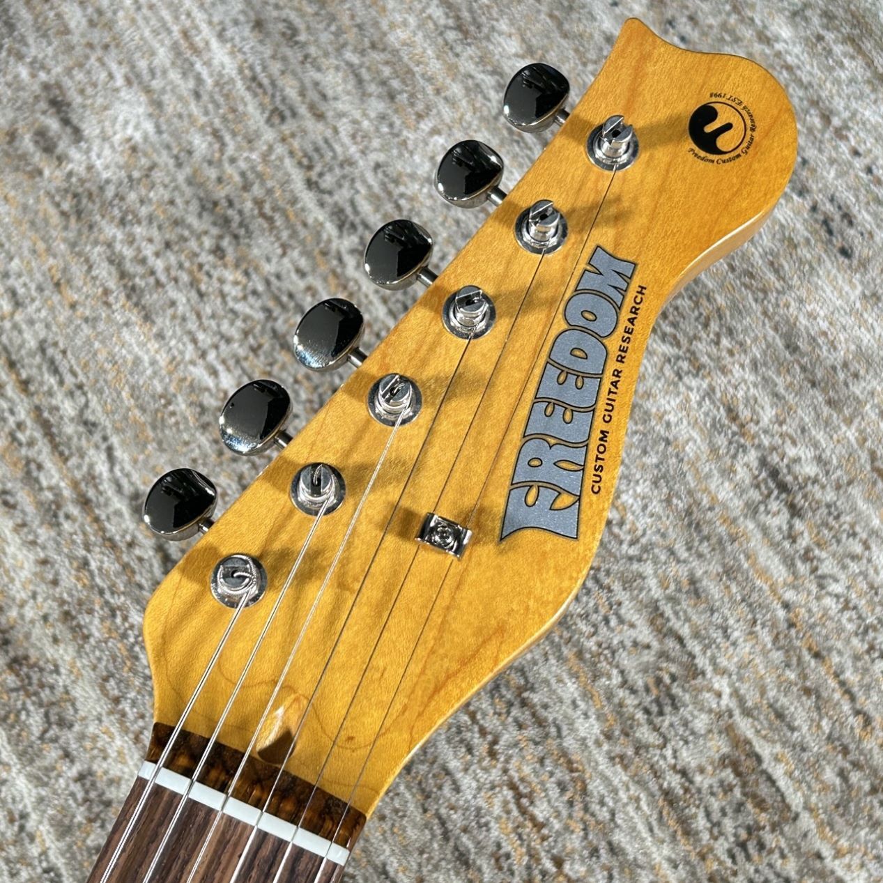 FREEDOM CUSTOM GUITAR RESEARCH Shaker Lake Placid Blue【カスタム