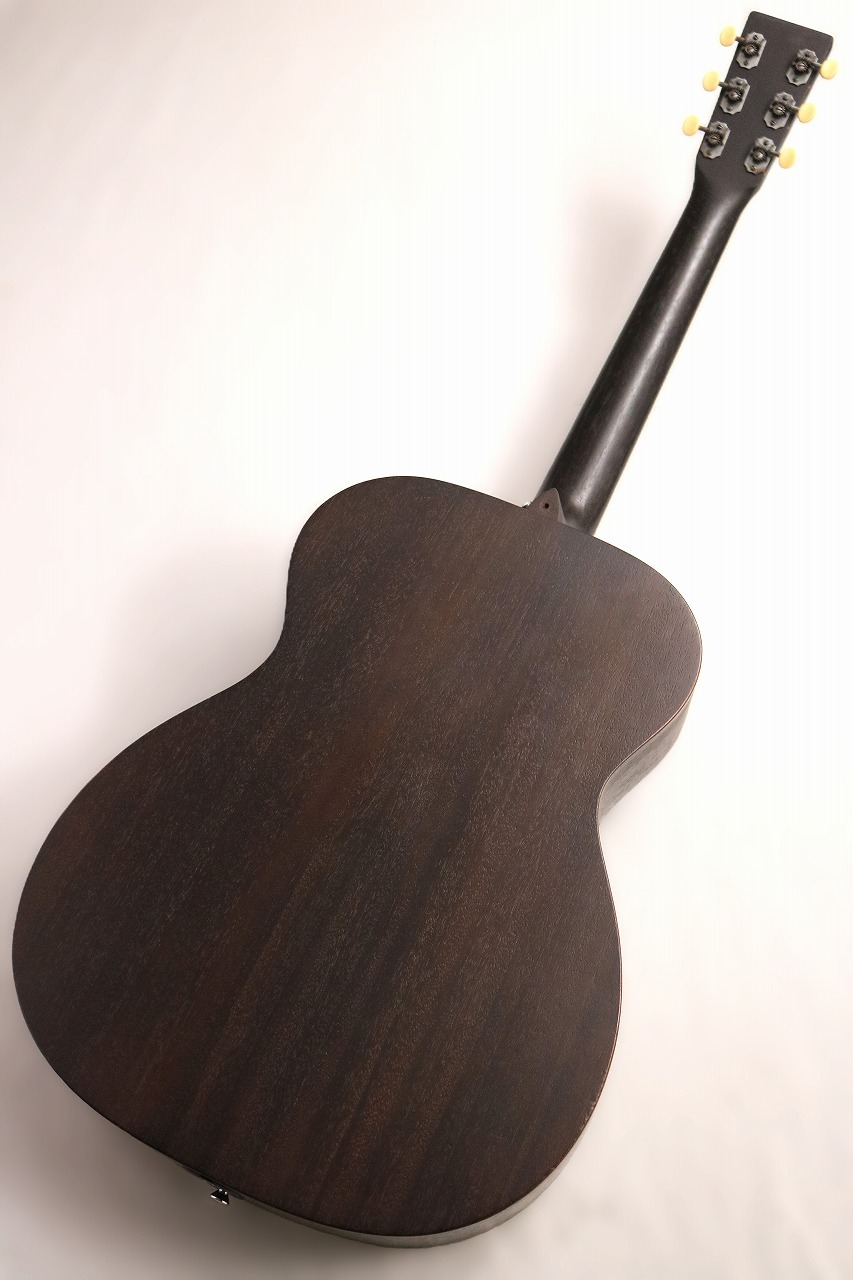 Martin 【USED】000-17E Black Smoke【高性能ピックアップ搭載】【唯一