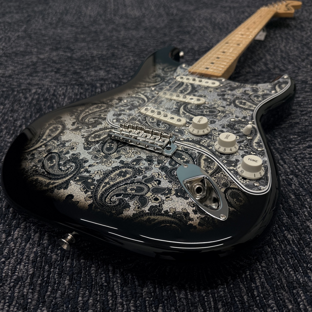 Fender Japan ストラトキャスター ブラックペイズリー 30本限定品 Fender Japan ストラトキャスター ブラックペイズリー 30本限定