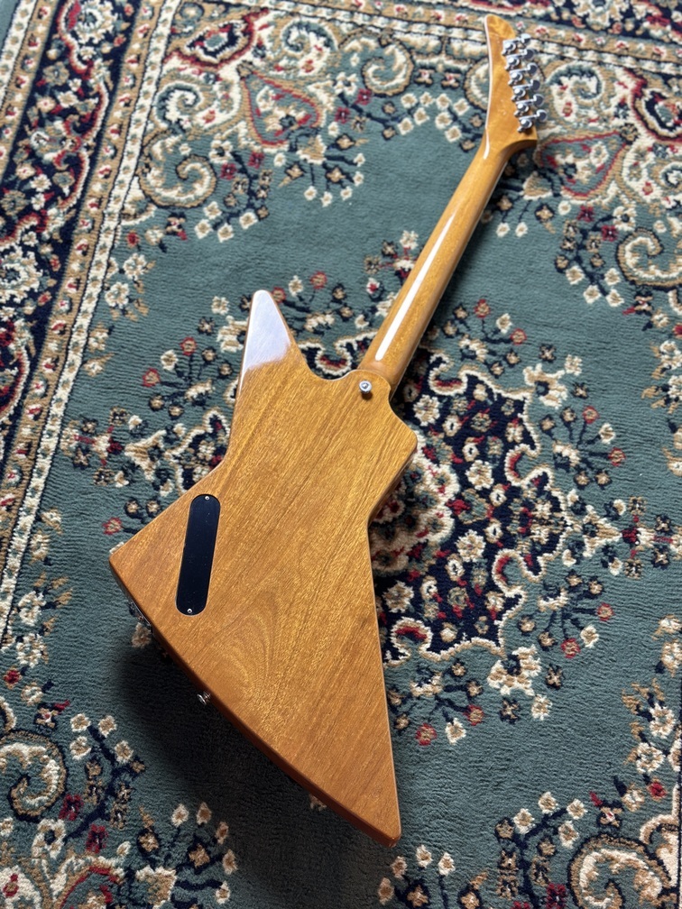 アンティークとヴィンテージ....). Gibson *EXPLORER ANTIQUE NATURAL 【2NDアウトレット品】 【OEG-229