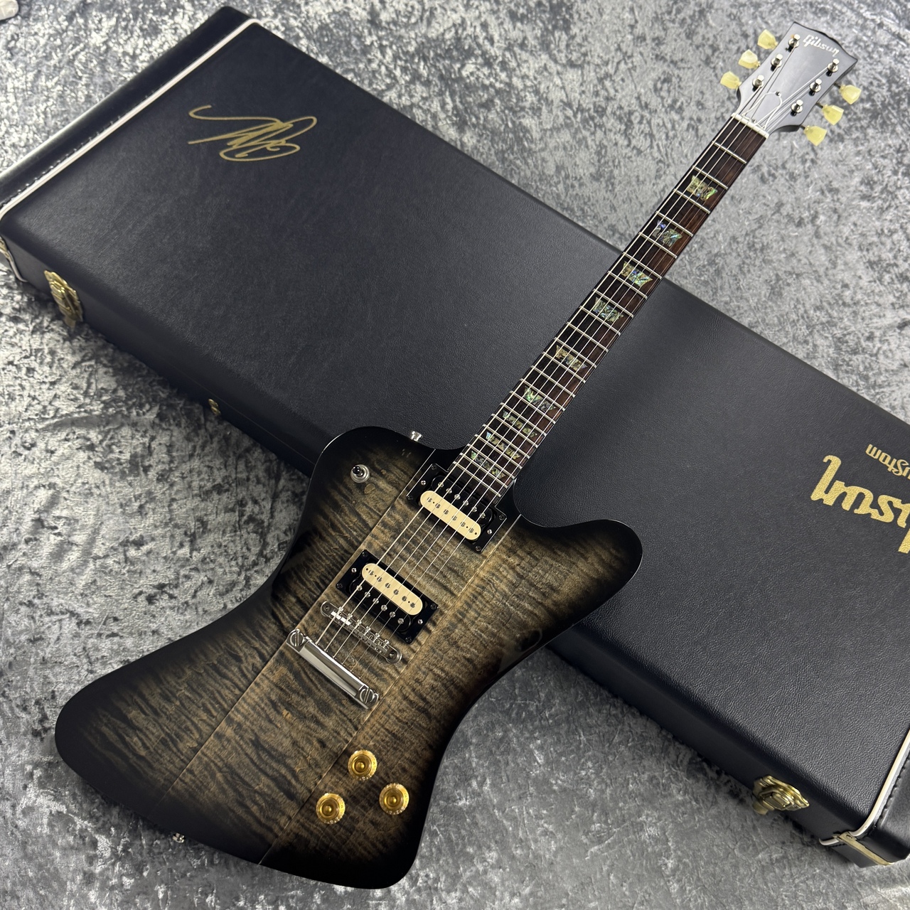 ■黒い合成樹脂製●ウドゥドラム？■ギリシャ模様？の打楽器 □黒い合成樹脂製○ウドゥドラム？□ギリシャ模様？の打楽器