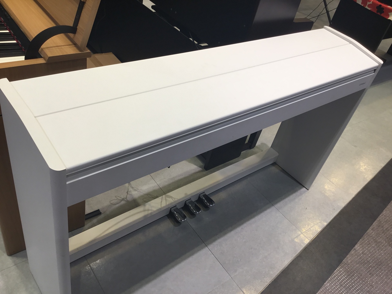 Roland F701(新品特価)【楽器検索デジマート】 Roland F701(新品特価)【楽器検索デジマート】
