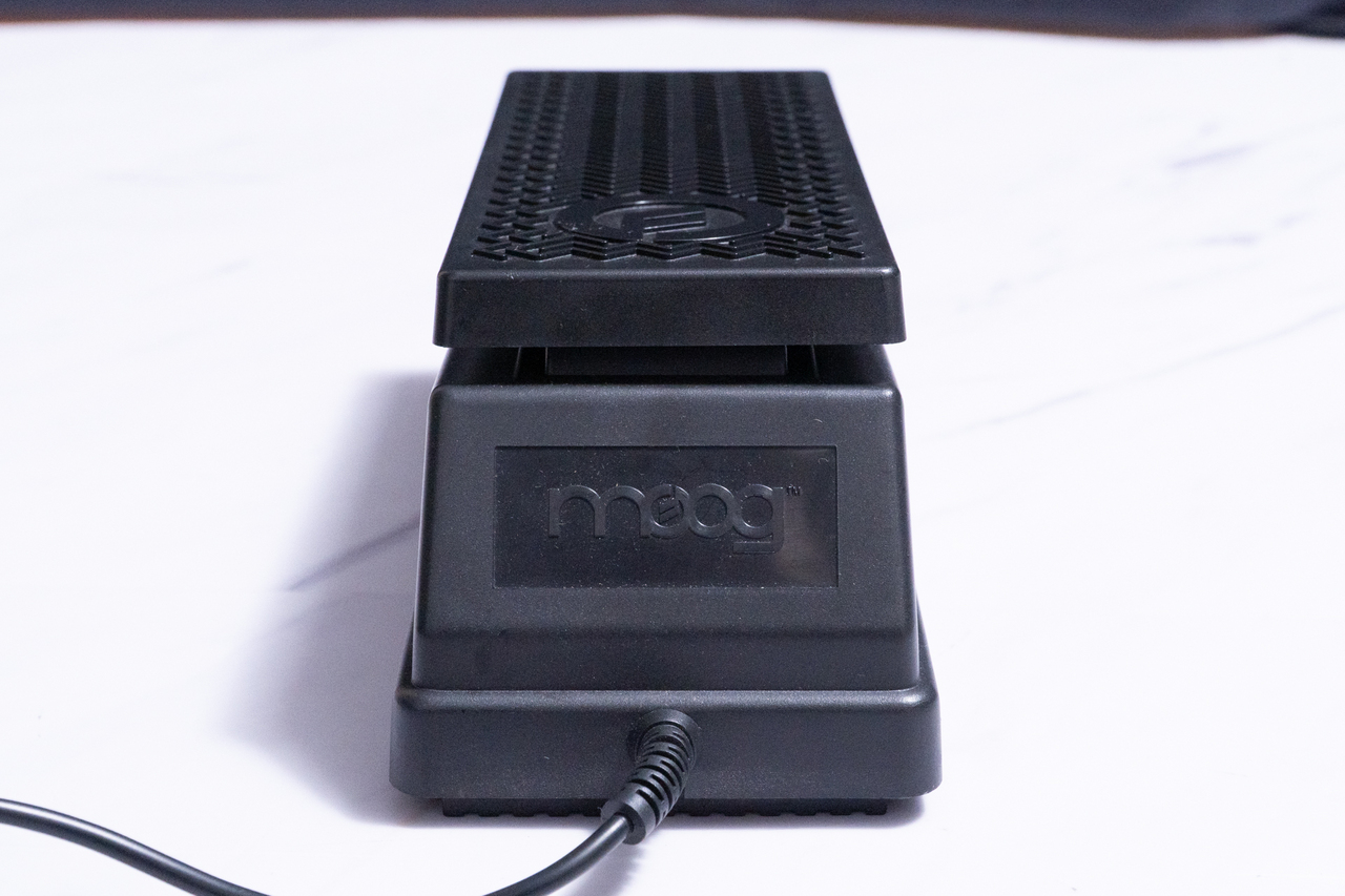 Moog エクスプレッションペダル　EP2 Moog EP-2 Expression Pedal Reviews | Sweetwater