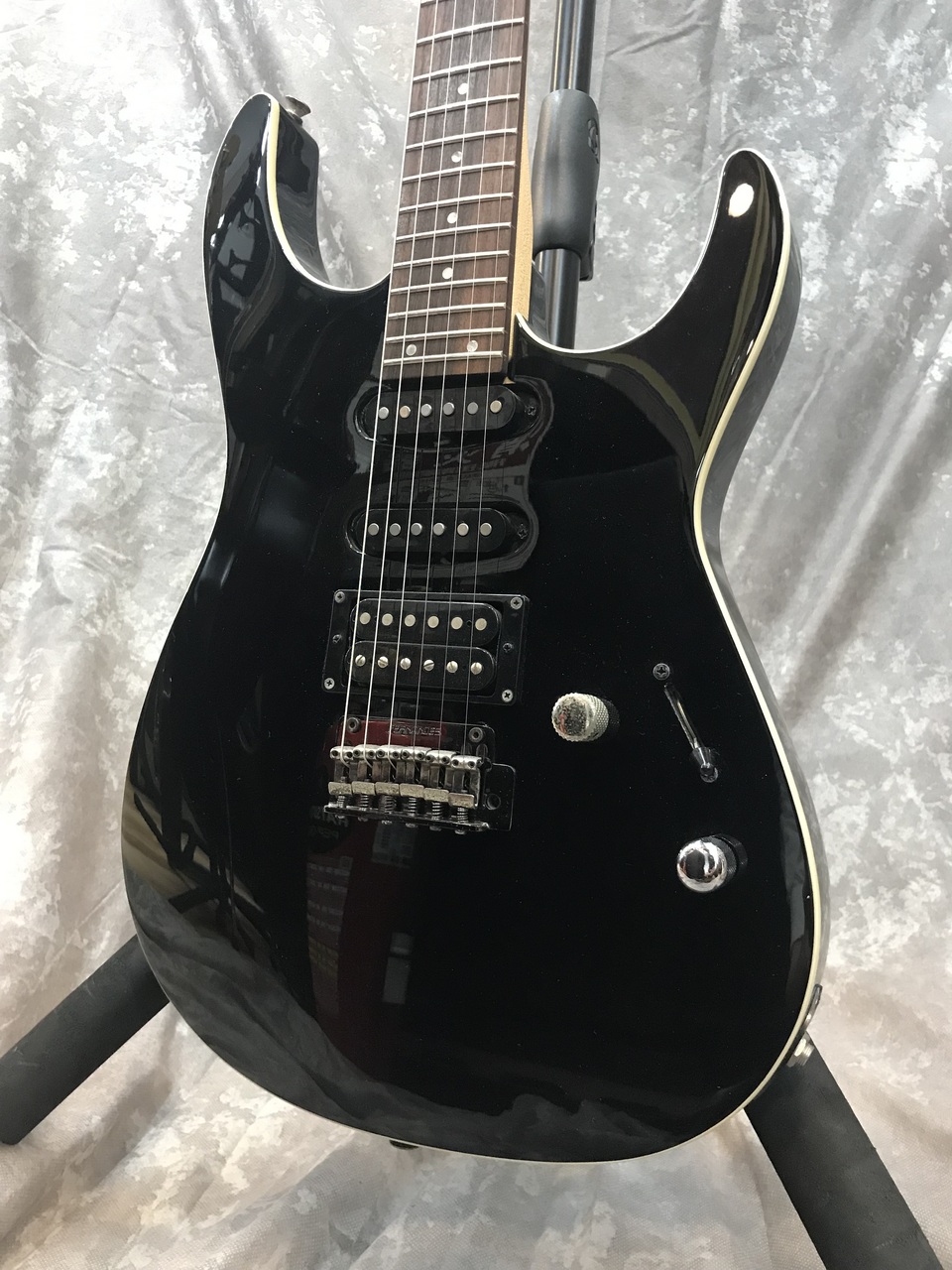 FERNANDES エレキギター FR-40ブラック 付属品有り FERNANDES FR-40（中古）【楽器検索デジマート】